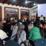 Mujeres fortalecen sus conocimientos financieros sobre cajas de ahorro en Cotacachi
